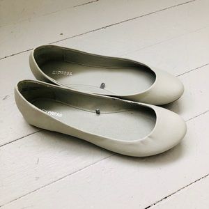 EXPRESS Round Toe Flat